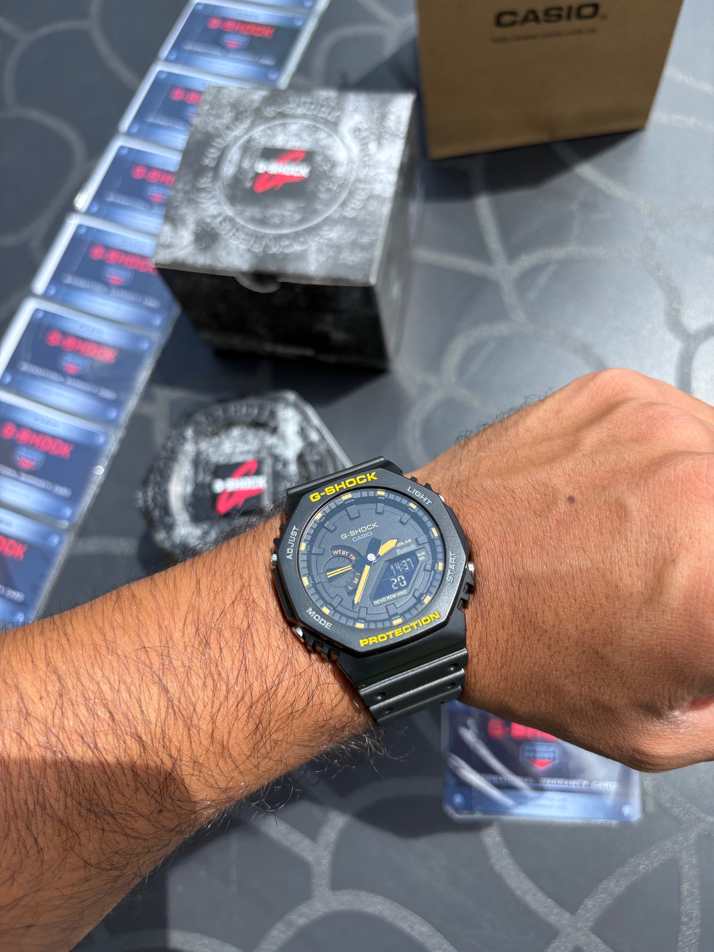 G-Shock noir jaune Bluetooth