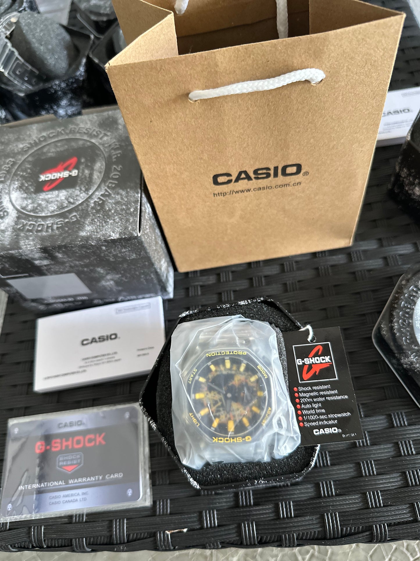 Montre G-SHOCK Éclipse – Édition Spéciale Transparente & Jaune (Étanche 200m)
