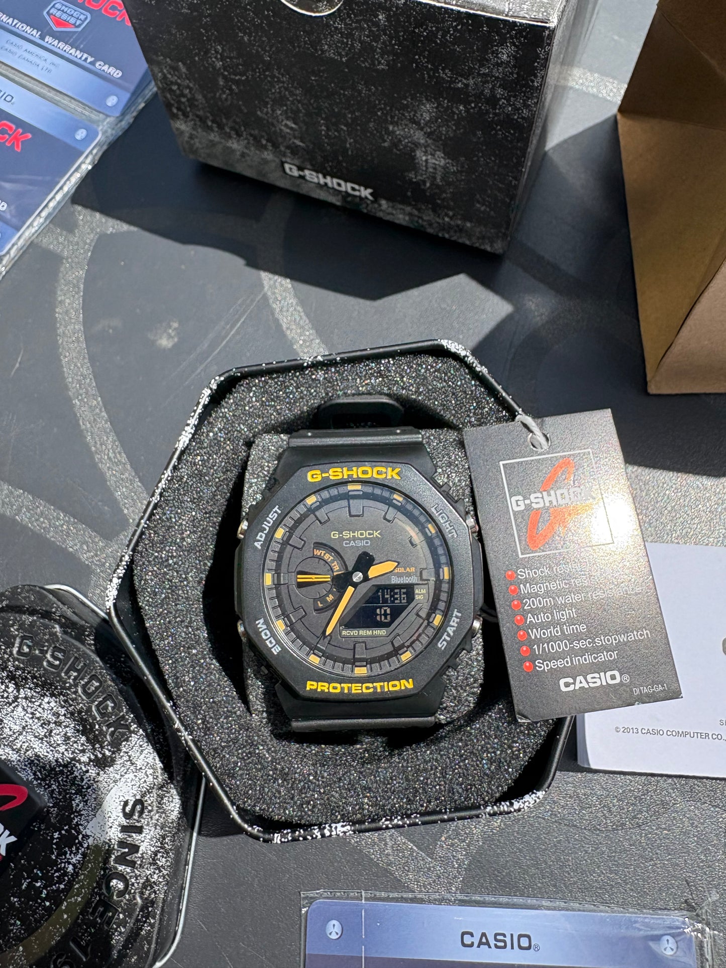 G-Shock noir jaune Bluetooth